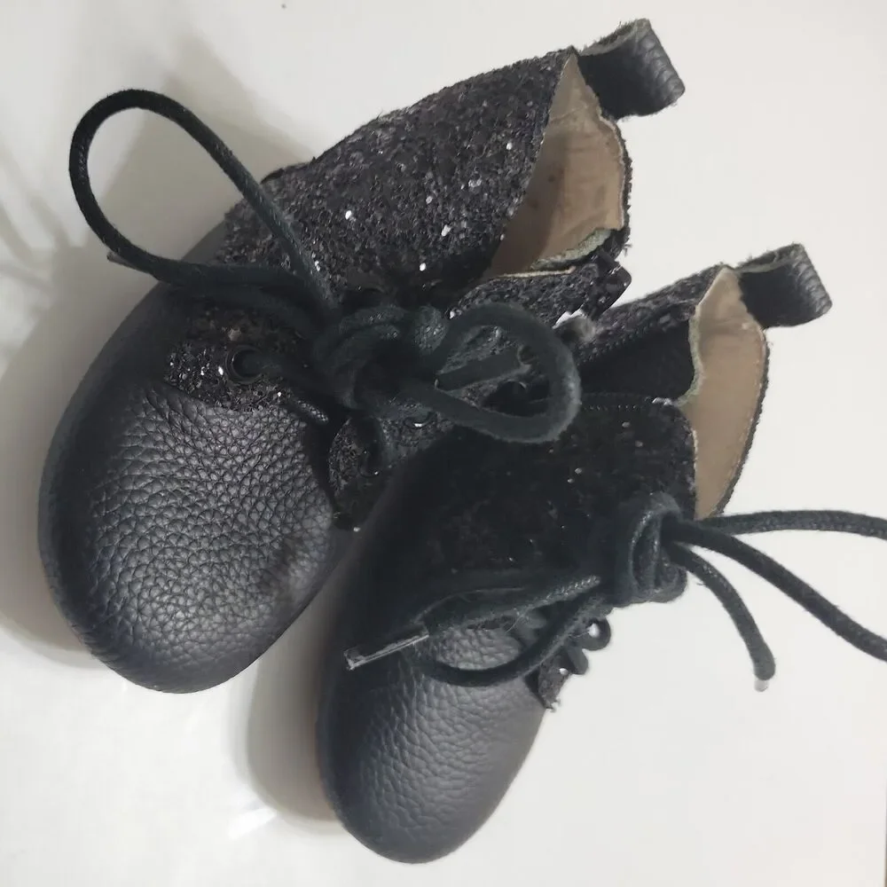 Unbranded little toe